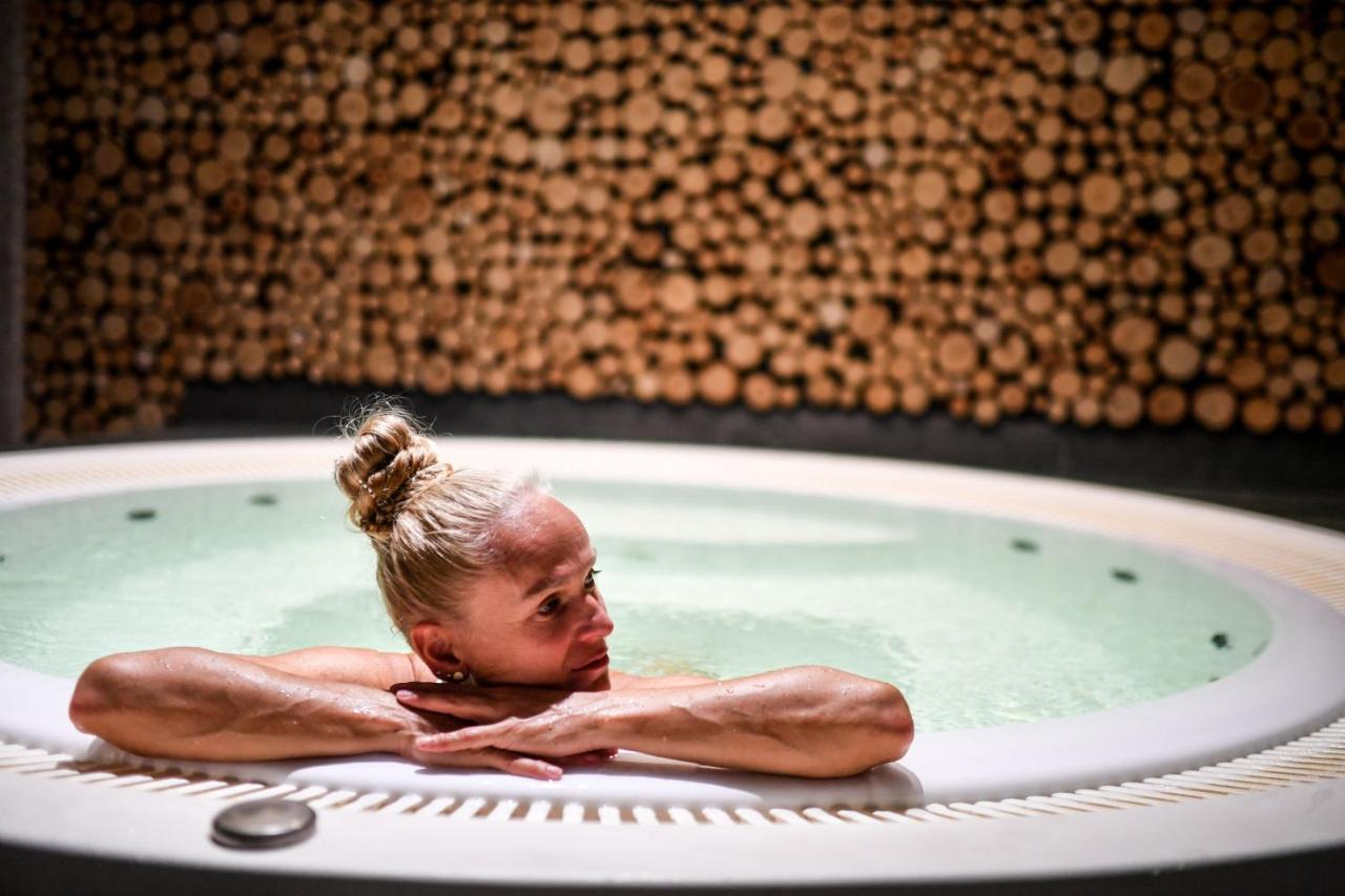 Hotel Bonifacio Spa&Sport Resort Sochocin ภายนอก รูปภาพ